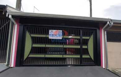 Imagem: A casa possui 3 Dormitórios, 3 Banheiros, 2 Vagas na garagem