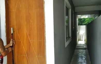 Imagem: A casa em condomínio possui 1 Dormitório, 1 Banheiro, 65-0m²