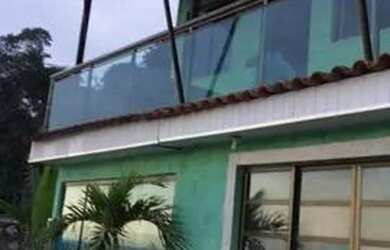 Imagem: A casa possui 5 Dormitórios, 5 Banheiros, 1.000m² de Área