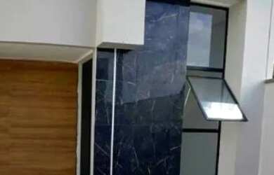 Imagem: A casa possui 3 Dormitórios, 2 Banheiros, 2 Vagas na garagem