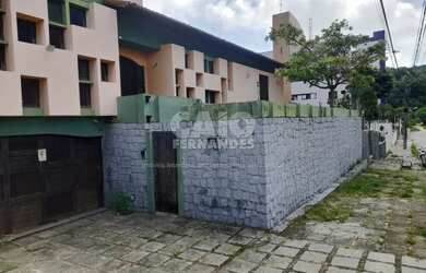 Imagem: A casa possui 5 Dormitórios, 2 Banheiros, 3 Vagas na garagem