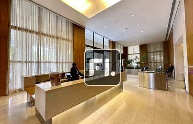 Imagem: O depósito possui 5 Vagas na garagem e 371m² de Área e está