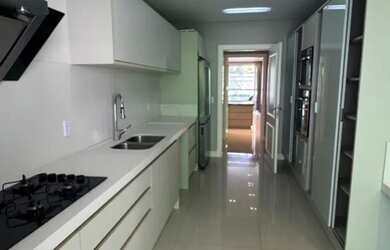 Imagem 7: Frente Mar no Atlantic Paradise Meia Praia, 4 Suítes 03 Vagas, Mobiliado,...