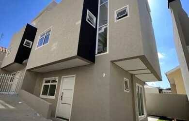 Imagem: A casa possui 3 Dormitórios, 4 Banheiros, 1 Vaga na garagem