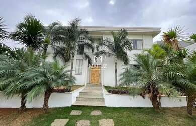 Imagem: A casa possui 5 Dormitórios, 5 Banheiros, 4 Vagas na garagem