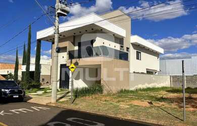 Imagem: O terreno possui 1m² de Área e está localizado em Jardim