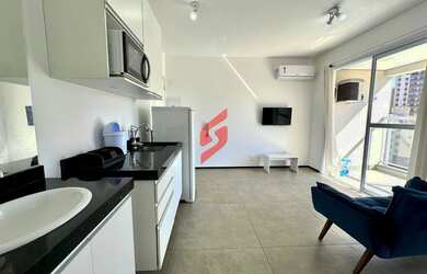 Imagem: O studio possui 1 Dormitório, 1 Banheiro, 1 Vaga na garagem