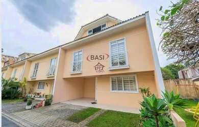 Imagem: A casa possui 3 Dormitórios, 4 Banheiros, 3 Vagas na garagem