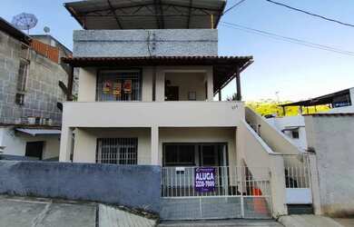 Imagem: A casa possui 3 Dormitórios, 2 Banheiros, 1 Vaga na garagem