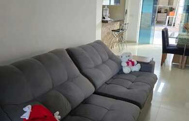 Imagem: A casa possui 2 Dormitórios, 4 Banheiros, 2 Vagas na garagem