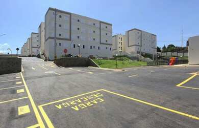 Imagem: O apartamento possui 2 Dormitórios, 1 Banheiro, 1 Vaga na garagem