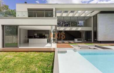 Imagem: A casa em condomínio possui 5 Dormitórios, 5 Banheiros, 5