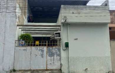 Imagem: A casa possui 2 Dormitórios, 1 Banheiro, 1 Vaga na garagem