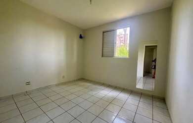 Imagem: O apartamento possui 3 Dormitórios, 1 Banheiro, 1 Vaga na garagem