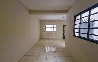 Imagem: A casa possui 2 Dormitórios, 2 Banheiros, 120m² de Área e