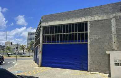 Imagem: O depósito possui 5 Vagas na garagem, 325m² de Área e está