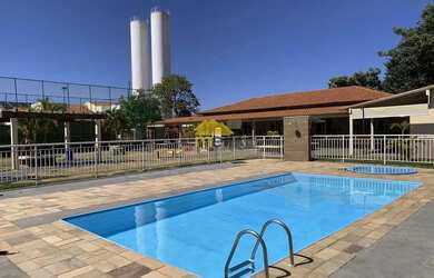 Imagem: A casa em condomínio possui 2 Dormitórios, 1 Banheiro, 2 Vagas