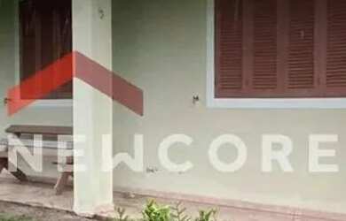 Imagem: A casa possui 4 Dormitórios, 2 Banheiros, 2 Vagas na garagem