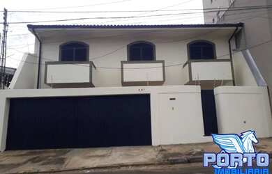 Imagem: A casa possui 3 Dormitórios, 4 Banheiros, 5 Vagas na garagem