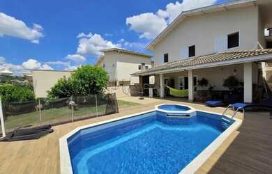 Imagem: A casa em condomínio possui 3 Dormitórios, 2 Banheiros, 4