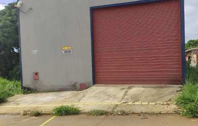 Imagem: O depósito possui 3 Vagas na garagem e 242m² de Área e está