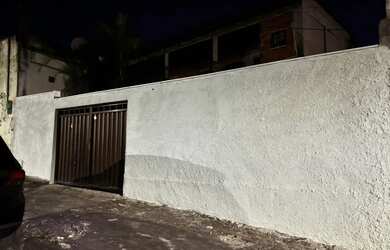 Imagem: A casa possui 1 Dormitório, 1 Banheiro, 1 Vaga na garagem e