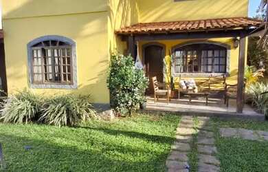 Imagem: A casa em condomínio possui 4 Dormitórios, 3 Banheiros, 3