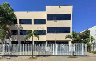 Imagem: O depósito para alugar possui 5 Vagas na garagem e 732m² de