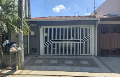 Imagem: A casa possui 1 Dormitório, 2 Banheiros, 1 Vaga na garagem