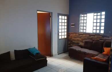 Imagem: A casa possui 2 Dormitórios e está localizado em Lauzane