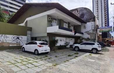 Imagem: O depósito possui 5 Vagas na garagem, 648m² de Área e está