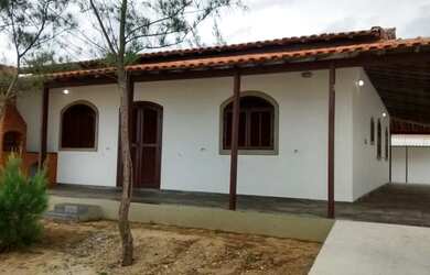 Imagem: A casa possui 4 Dormitórios, 3 Banheiros, 232m² de Área e