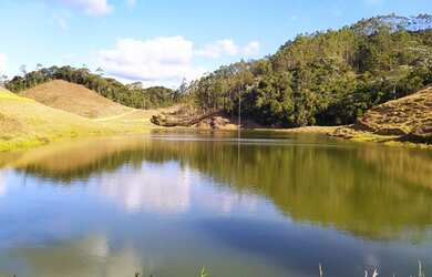 Imagem: A fazenda possui 2304000m² de Área e está localizado em Aracê