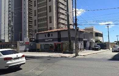 Imagem: O depósito possui 5 Vagas na garagem, 323m² de Área e está