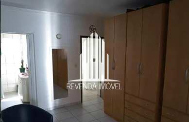 Imagem: A casa possui 3 Dormitórios, 3 Banheiros, 4 Vagas na garagem