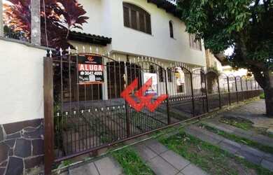 Imagem: O depósito possui 2 Vagas na garagem e 295m² de Área e está