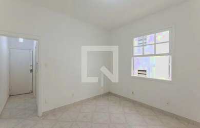 Imagem: O studio possui 1 Dormitório, 1 Banheiro, 1 Vaga na garagem