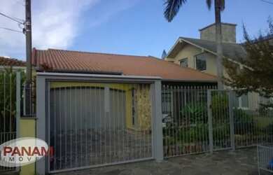 Imagem: A casa possui 4 Dormitórios, 4 Banheiros, 4 Vagas na garagem