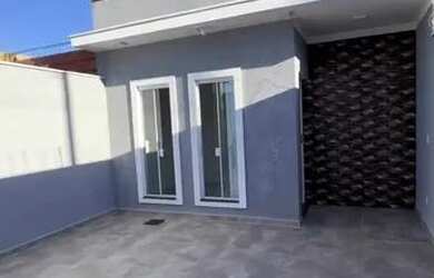 Imagem: A casa possui 2 Dormitórios, 2 Banheiros, 2 Vagas na garagem