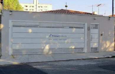 Imagem: A casa possui 4 Dormitórios, 3 Banheiros, 5 Vagas na garagem