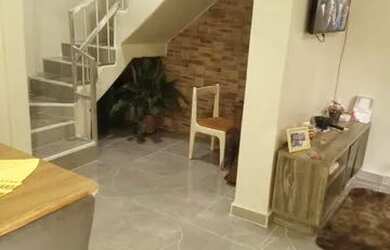 Imagem: A casa possui 3 Dormitórios, 2 Banheiros, 1 Vaga na garagem