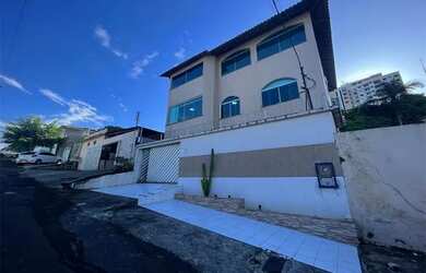 Imagem: A casa possui 5 Dormitórios, 3 Banheiros e 326m² de Área