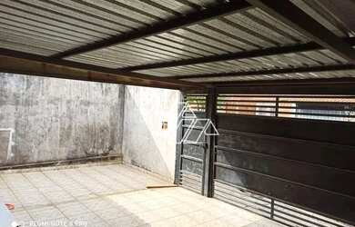 Imagem: A casa à venda possui 2 Dormitórios, 1 Banheiro, 2 Vagas na