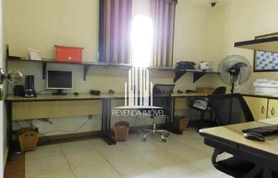 Imagem: O depósito possui 1 Vaga na garagem e 96m² de Área e está