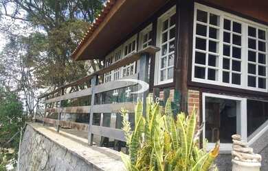 Imagem: A casa em condomínio possui 4 Dormitórios, 4 Banheiros, 2