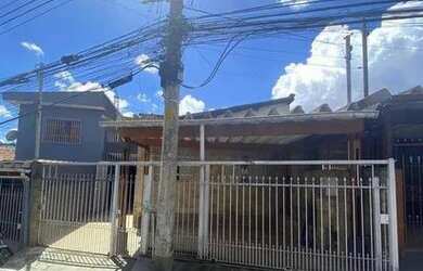 Imagem: A casa possui 2 Dormitórios, 2 Banheiros, 3 Vagas na garagem