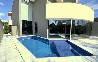 Imagem: A casa possui 4 Dormitórios, 5 Banheiros, 5 Vagas na garagem