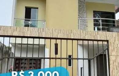 Imagem: A casa possui 3 Dormitórios, 2 Banheiros, 3 Vagas na garagem