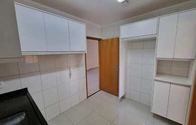 Imagem: O apartamento possui 1 Dormitório, 2 Banheiros, 2 Vagas na