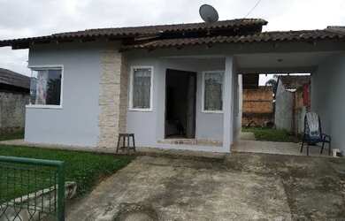 Imagem: A casa possui 3 Dormitórios, 1 Banheiro, 1 Vaga na garagem